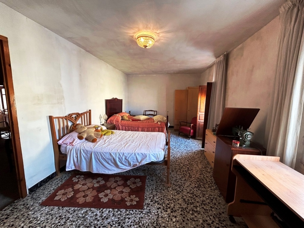 4 bed town_house in Sagra