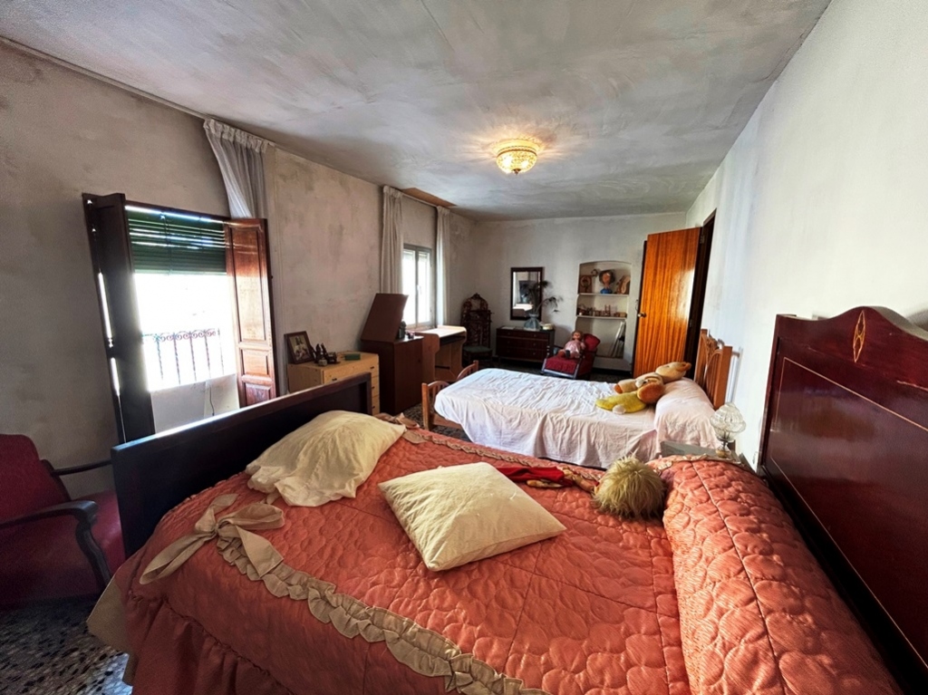 4 bed town_house in Sagra