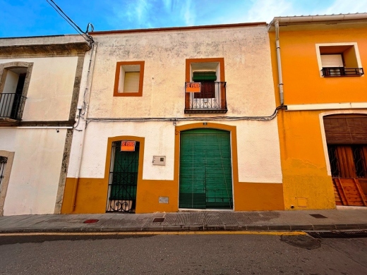 4 bed town_house in Sagra