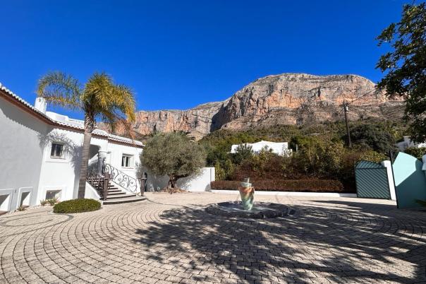 5 bed villas in Javea