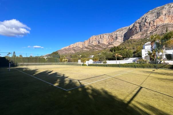 5 bed villas in Javea