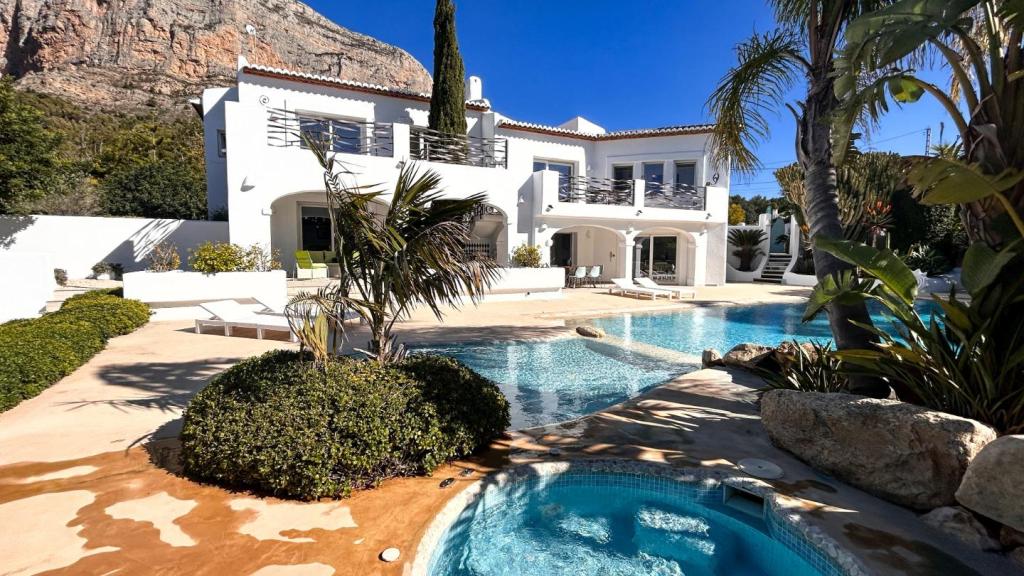 5 bed villas in Javea