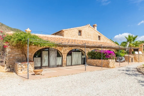 8 bed finca in Benissa