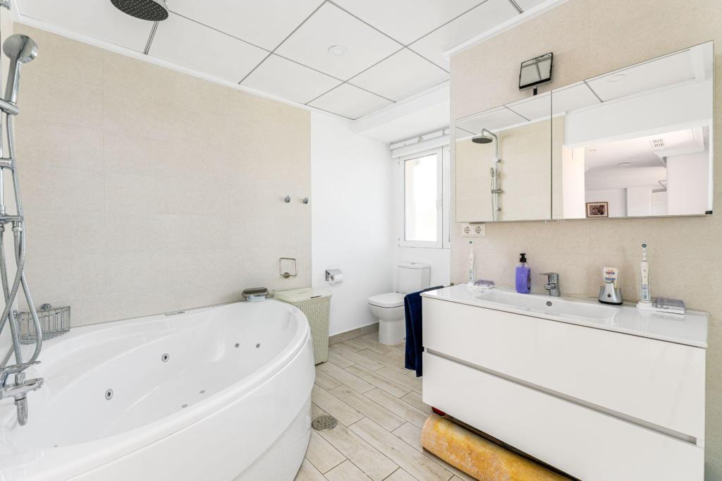 7 bed villa in Alfaz del Pi