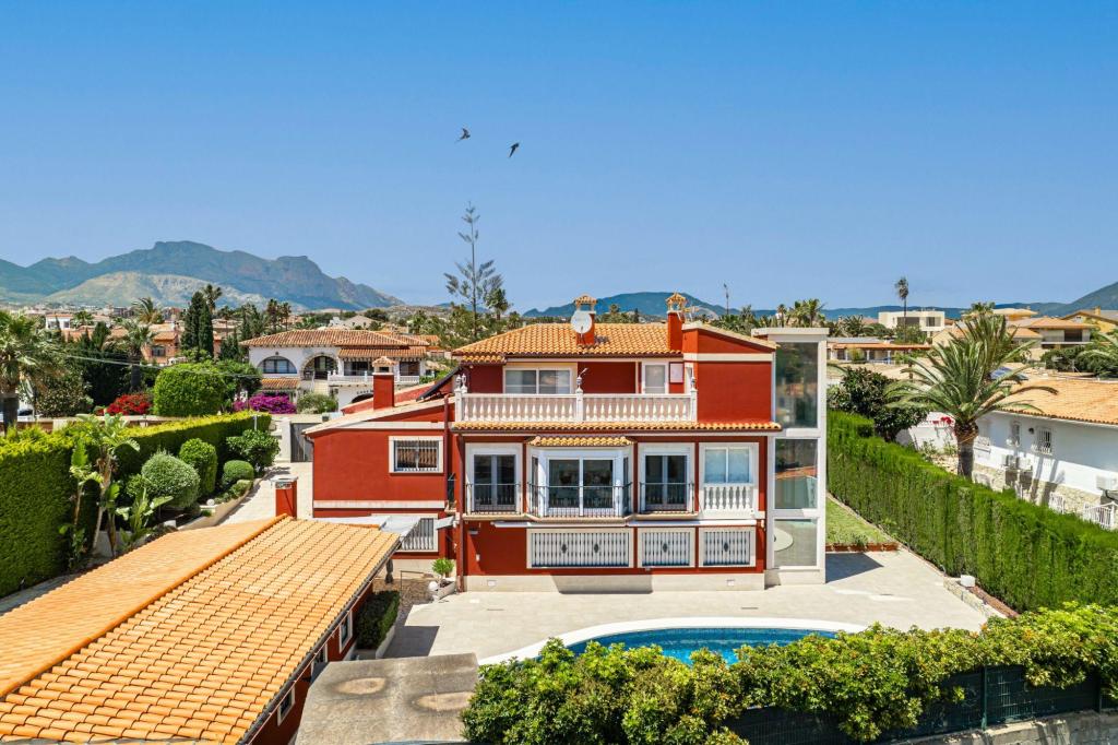 7 bed villa in Alfaz del Pi