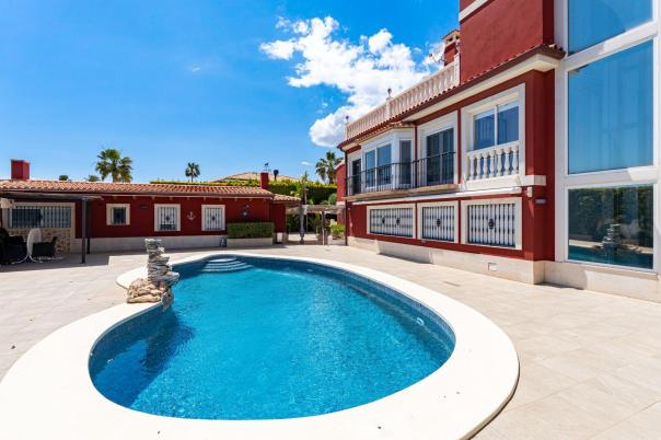 7 bed villa in Alfaz del Pi