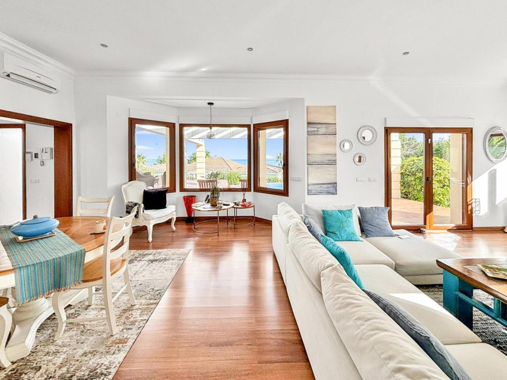 4 bed villa in Denia