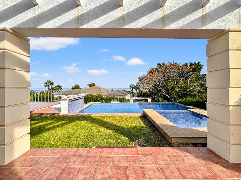 4 bed villa in Denia