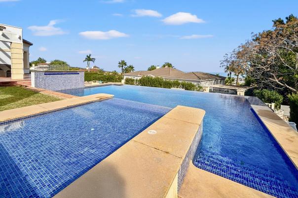 4 bed villa in Denia