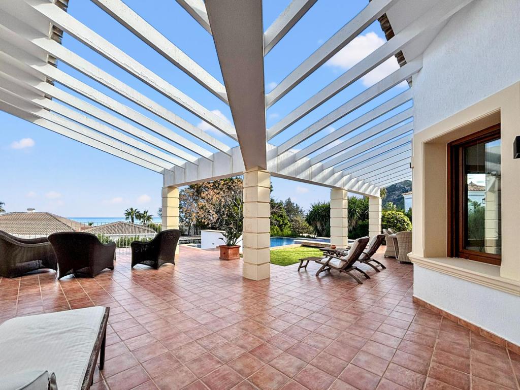 4 bed villa in Denia