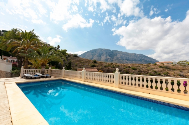 5 bed villa in Denia