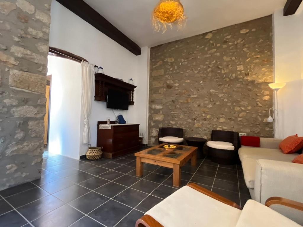 4 bed town_house in Jalón