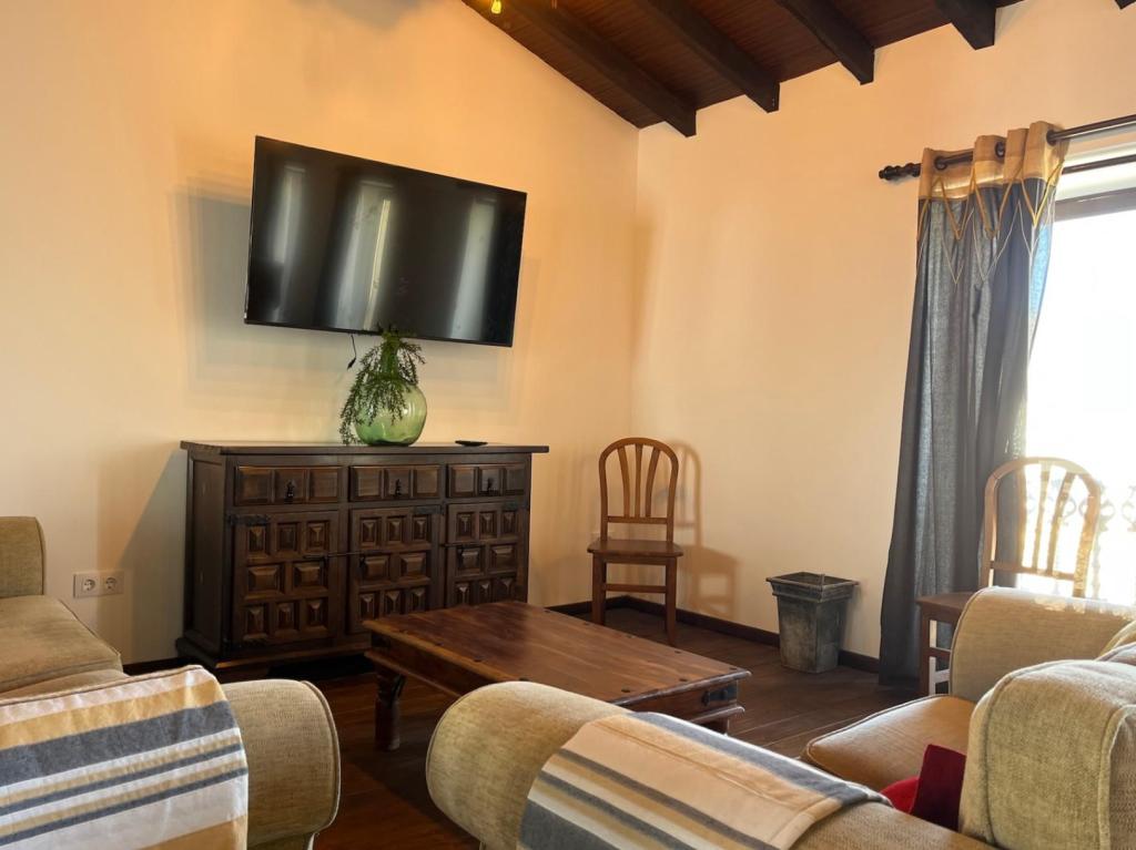 4 bed town_house in Jalón