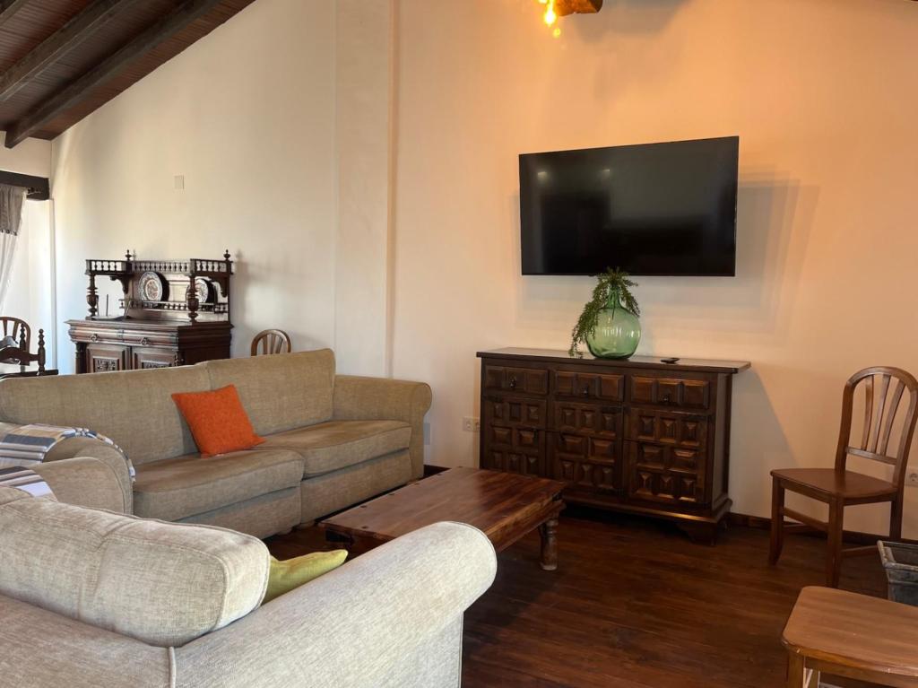 4 bed town_house in Jalón