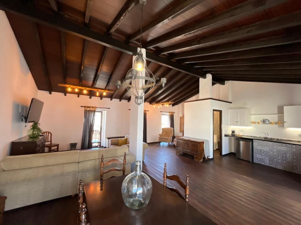 4 bed town_house in Jalón