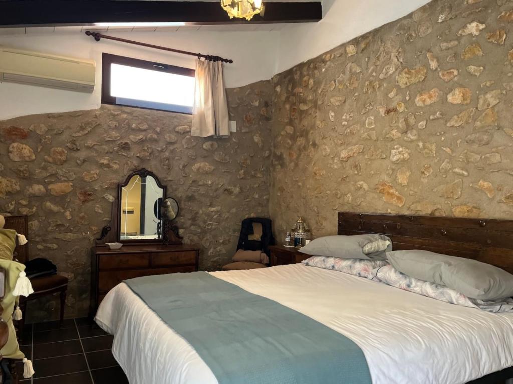 4 bed town_house in Jalón