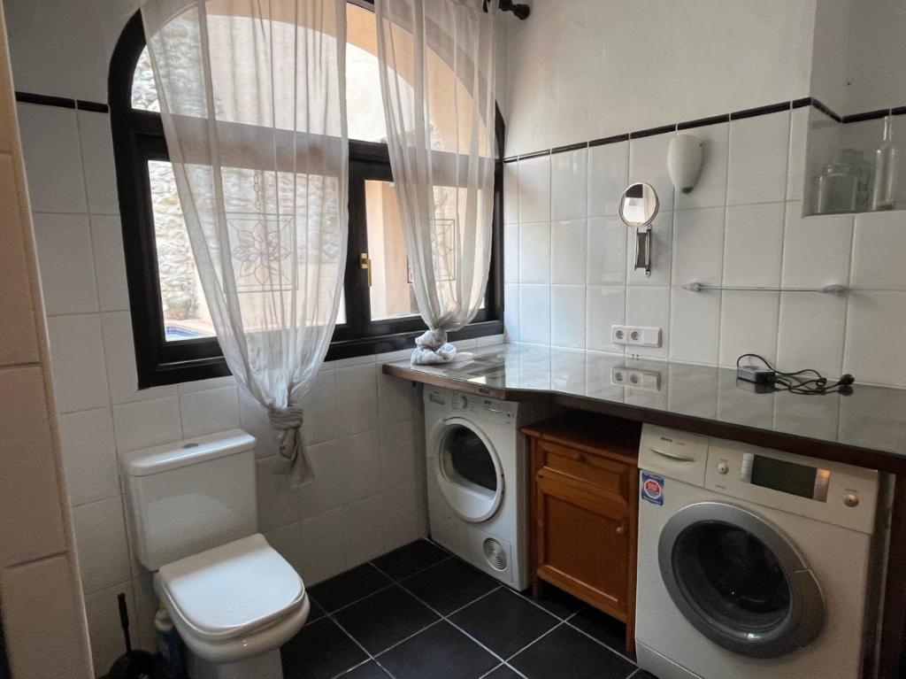 4 bed town_house in Jalón