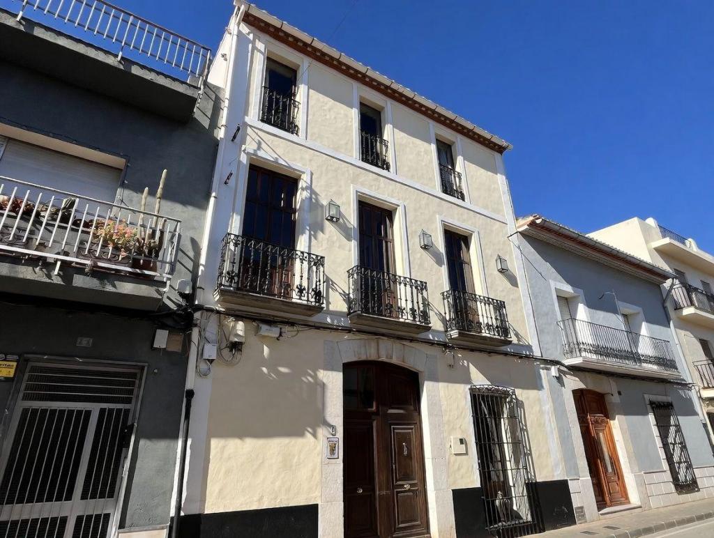 4 bed town_house in Jalón