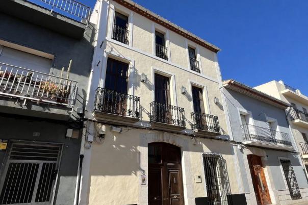 4 bed town_house in Jalón