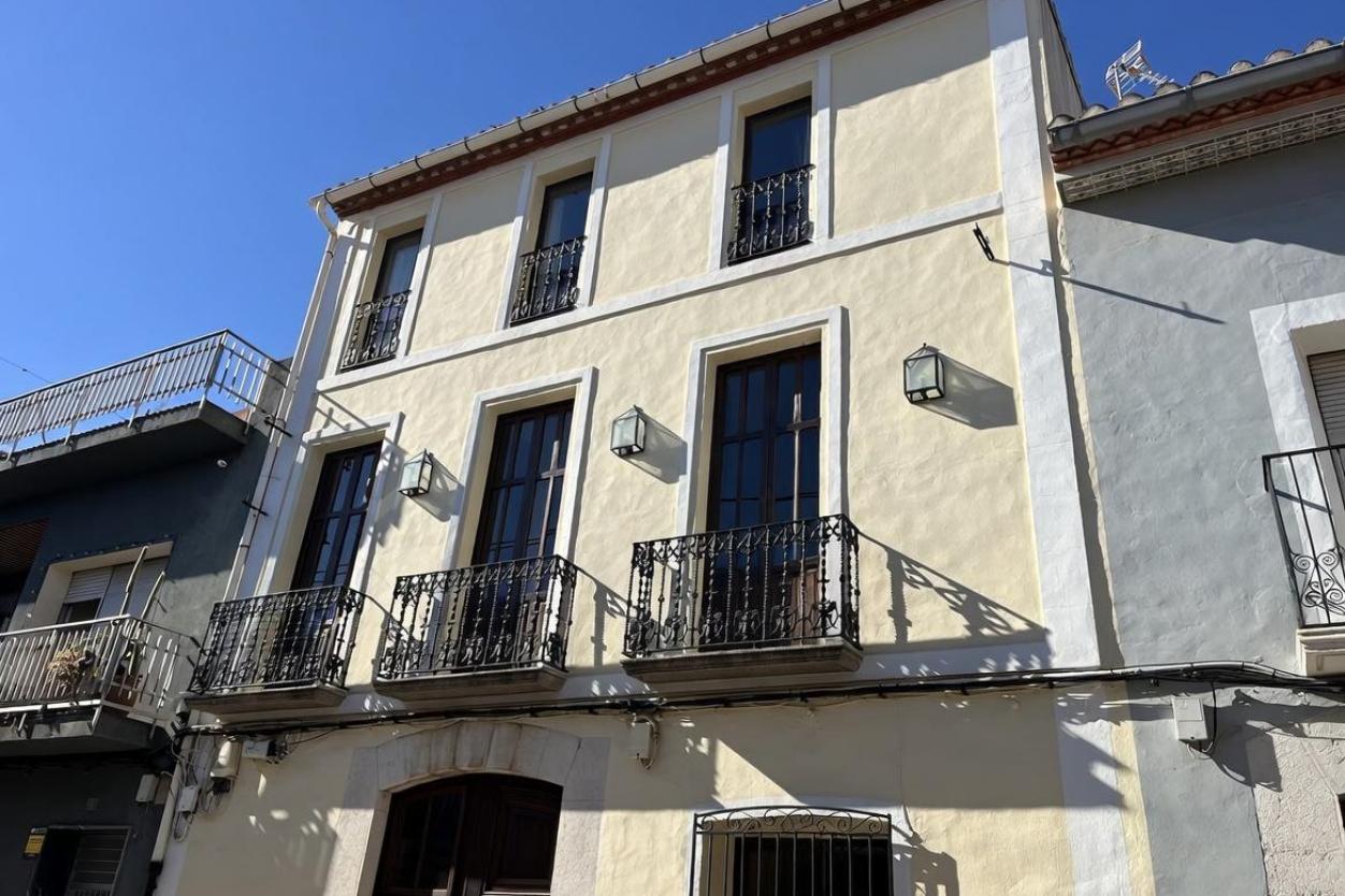 4 bed town_house in Jalón