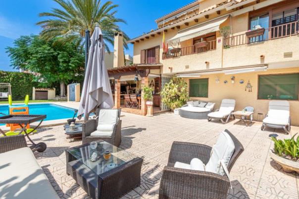 6 bed villa in La Nucía