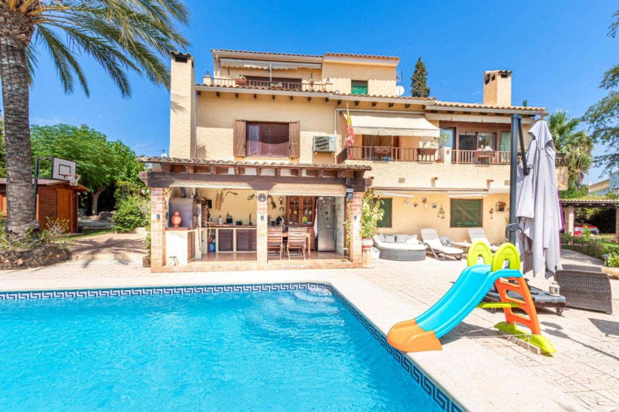 6 bed villa in La Nucía