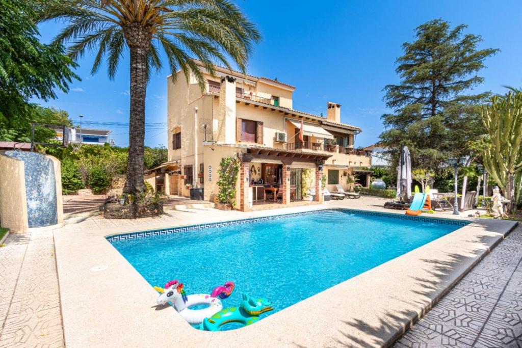 6 bed villa in La Nucía