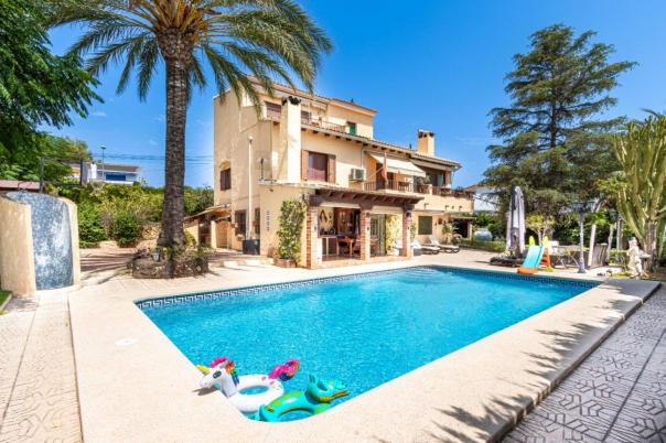 6 bed villa in La Nucía