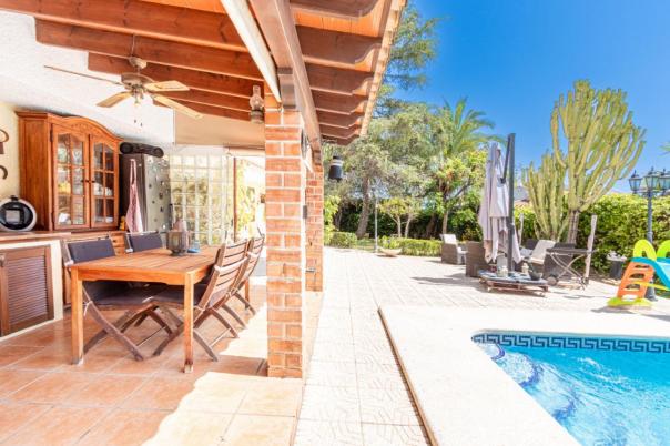 6 bed villa in La Nucía