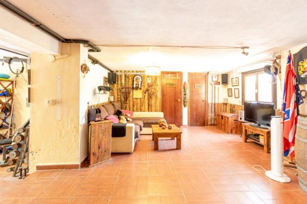 6 bed villa in La Nucía