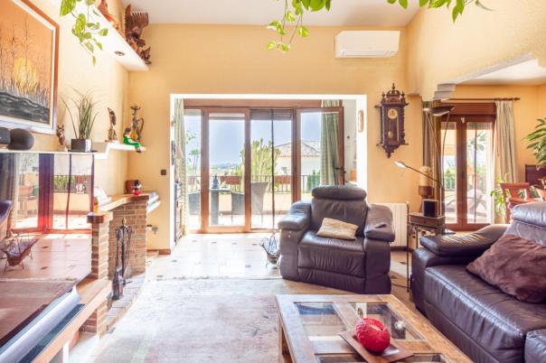 6 bed villa in La Nucía