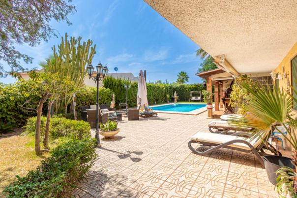 6 bed villa in La Nucía