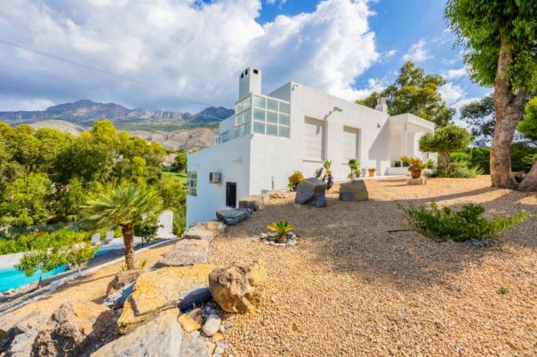 4 bed villa in Altea