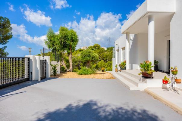 4 bed villa in Altea