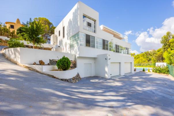 4 bed villa in Altea
