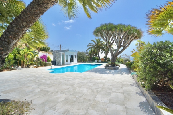 6 bed villas in Benissa