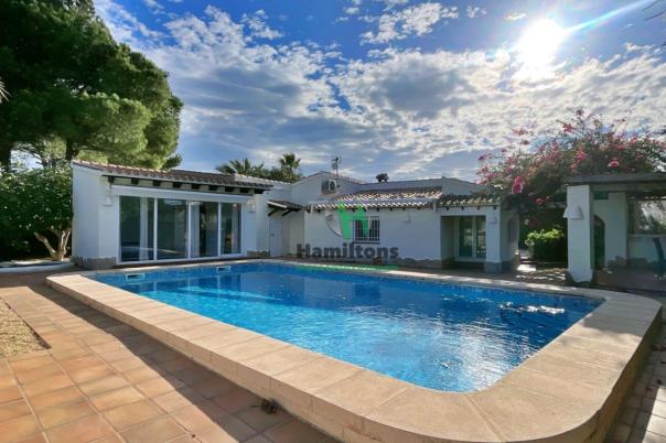 5 bed villa in Moraira
