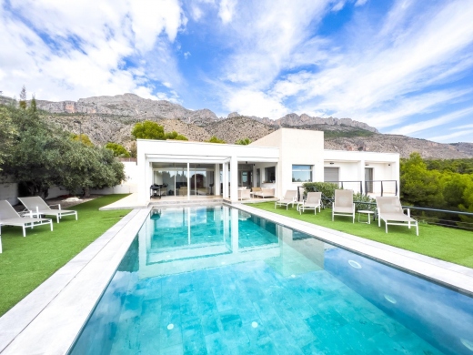 5 bed villa in Altea