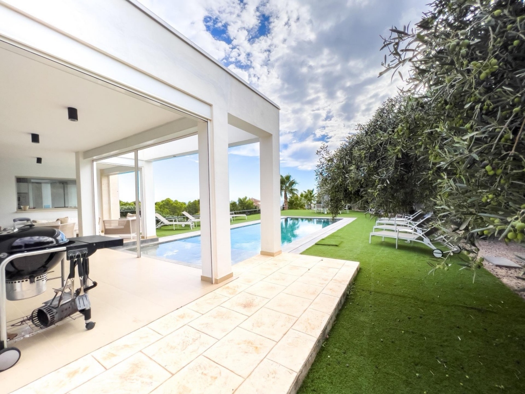 5 bed villa in Altea