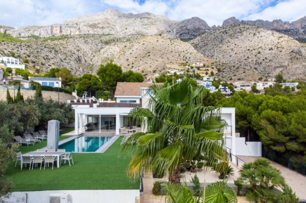 5 bed villa in Altea