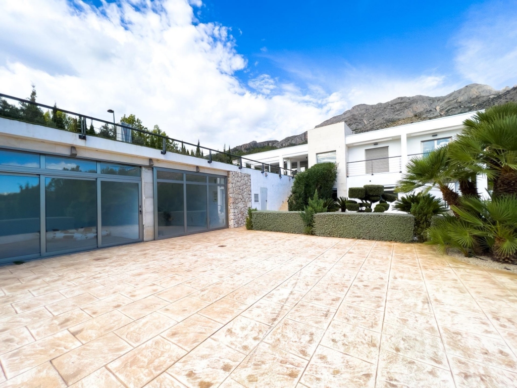 5 bed villa in Altea