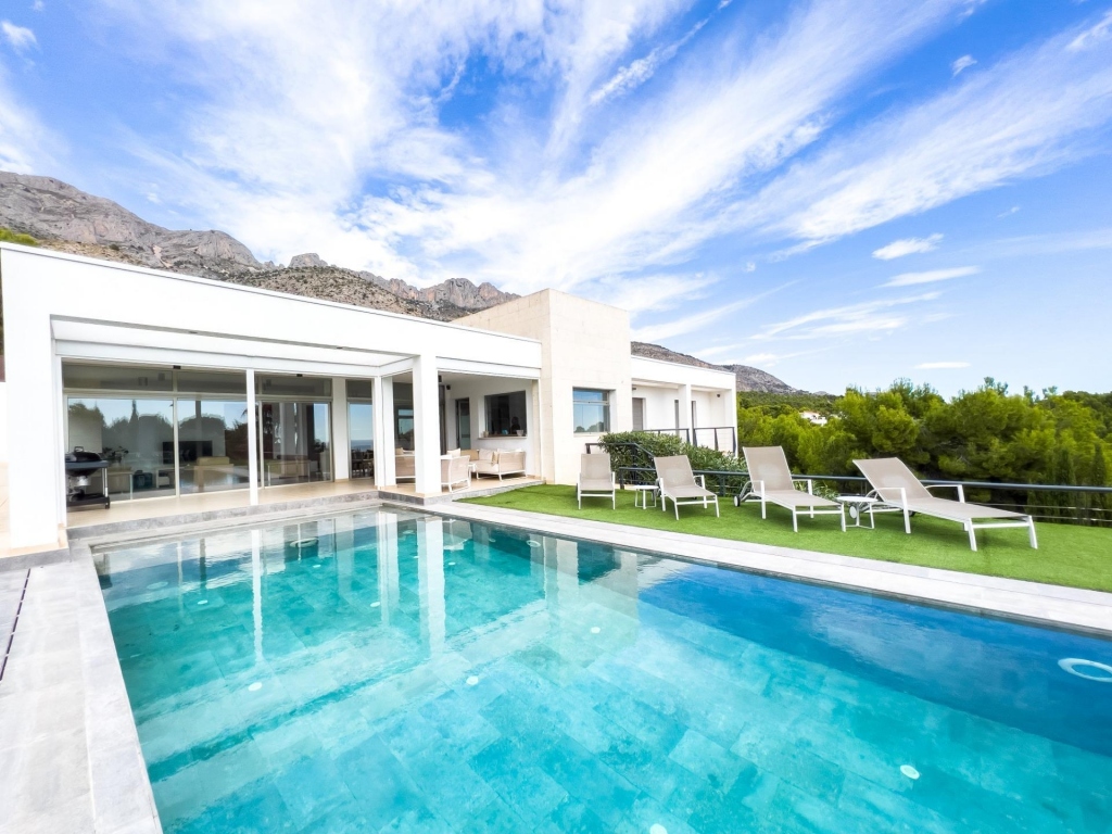 5 bed villa in Altea
