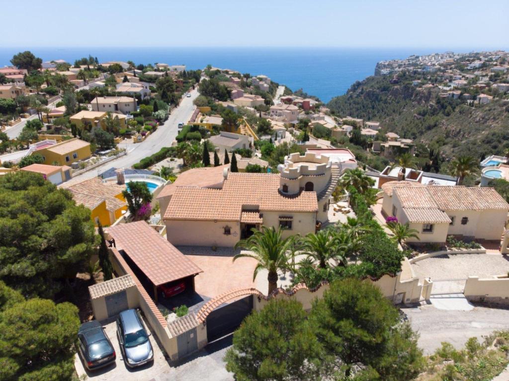 5 bed villa in Benitachell