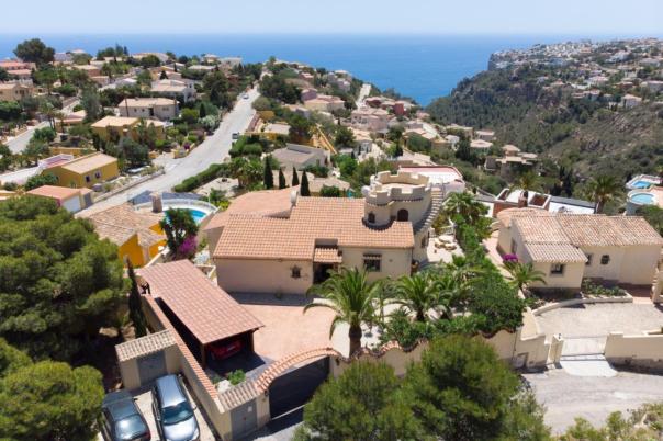 5 bed villa in Benitachell