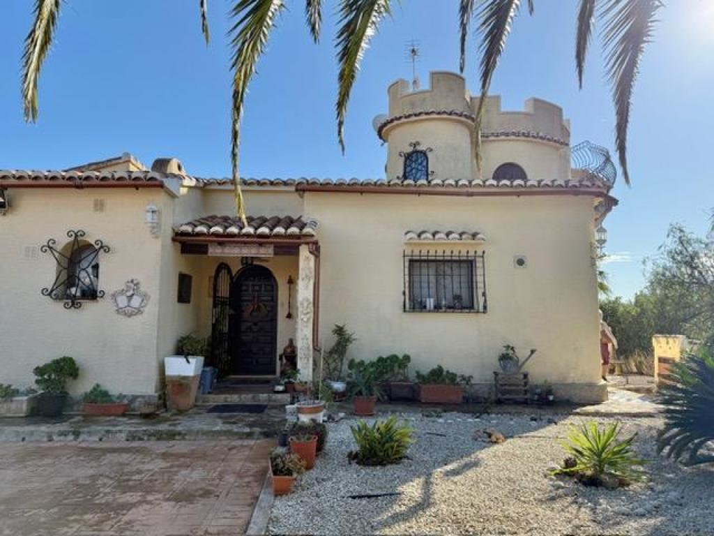 5 bed villa in Benitachell