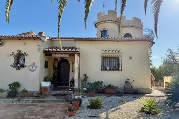 5 bed villa in Benitachell