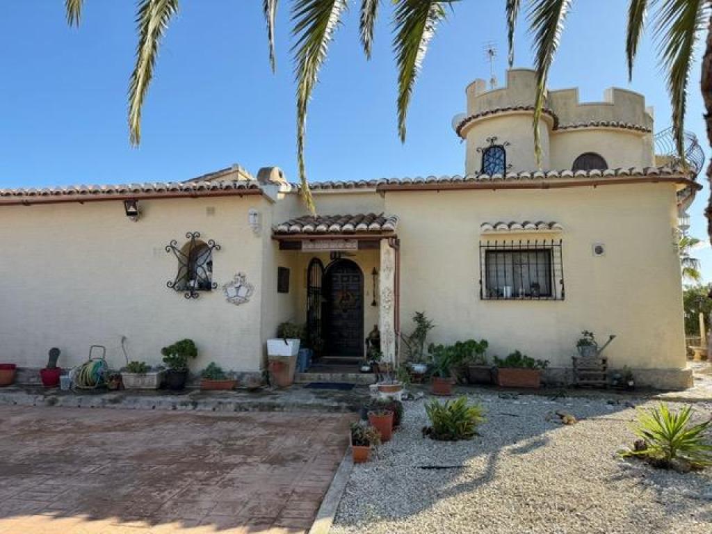 5 bed villa in Benitachell
