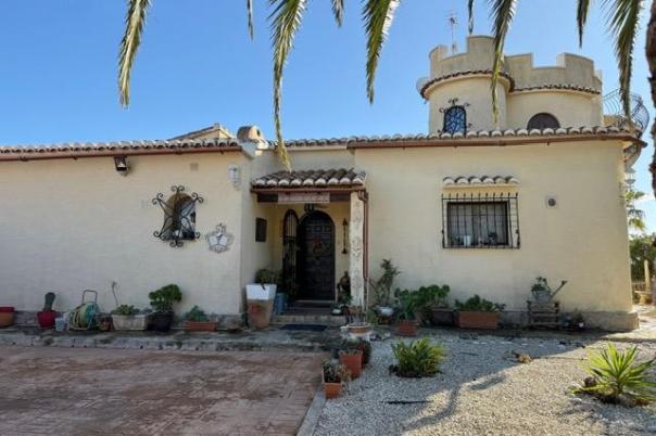 5 bed villa in Benitachell