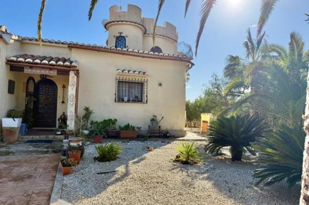 5 bed villa in Benitachell