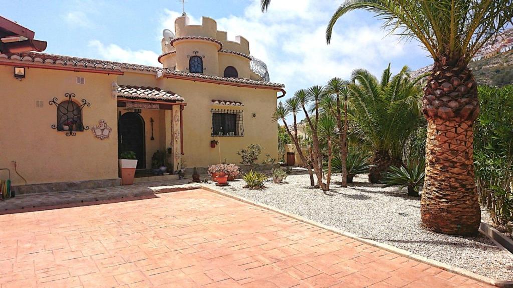 5 bed villa in Benitachell